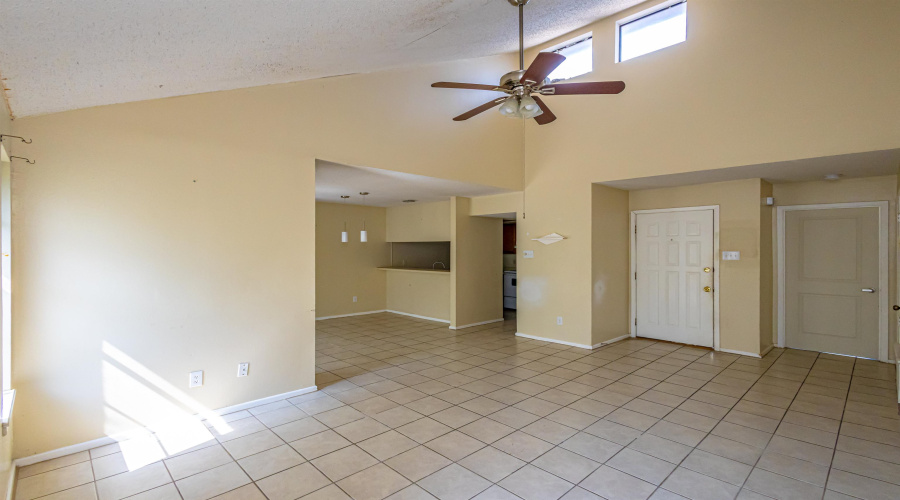 100 E Aurora St, Laredo, Texas 78041, 2 Bedrooms Bedrooms, 4 Rooms Rooms,1 BathroomBathrooms,Residential,For Sale,100 E Aurora St,20263702