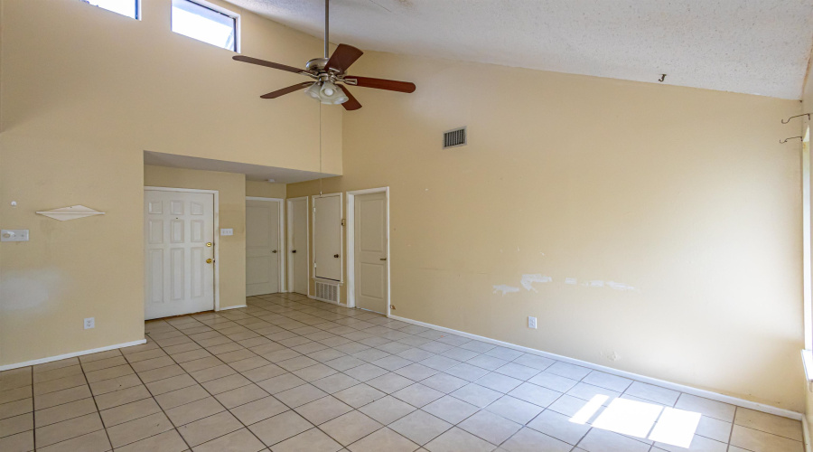 100 E Aurora St, Laredo, Texas 78041, 2 Bedrooms Bedrooms, 4 Rooms Rooms,1 BathroomBathrooms,Residential,For Sale,100 E Aurora St,20263702