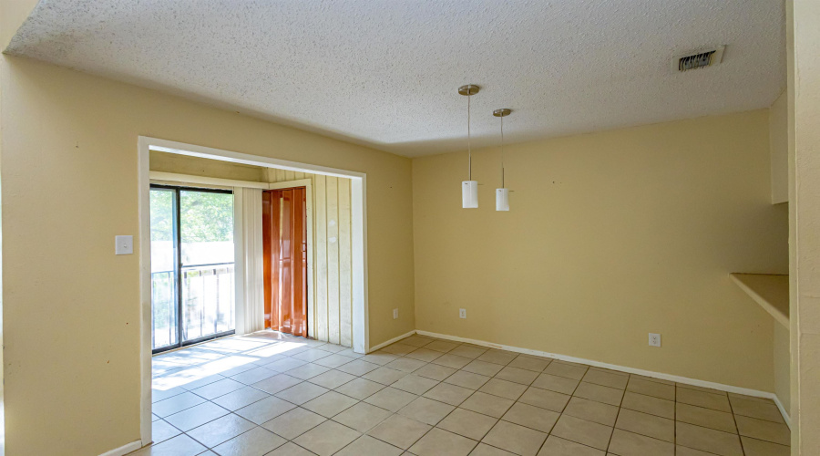 100 E Aurora St, Laredo, Texas 78041, 2 Bedrooms Bedrooms, 4 Rooms Rooms,1 BathroomBathrooms,Residential,For Sale,100 E Aurora St,20263702