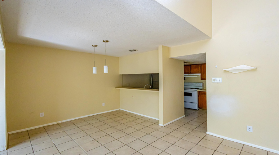 100 E Aurora St, Laredo, Texas 78041, 2 Bedrooms Bedrooms, 4 Rooms Rooms,1 BathroomBathrooms,Residential,For Sale,100 E Aurora St,20263702