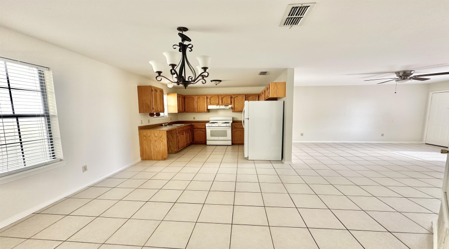 1304 Rosario St, Laredo, Texas 78040-8839, 2 Bedrooms Bedrooms, 4 Rooms Rooms,2 BathroomsBathrooms,Residential,For Rent,1304 Rosario St,20263703