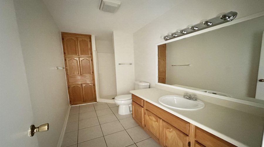 1304 Rosario St, Laredo, Texas 78040-8839, 2 Bedrooms Bedrooms, 4 Rooms Rooms,2 BathroomsBathrooms,Residential,For Rent,1304 Rosario St,20263703