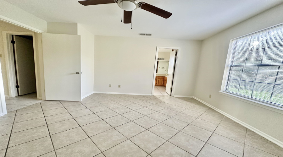 1304 Rosario St, Laredo, Texas 78040-8839, 2 Bedrooms Bedrooms, 4 Rooms Rooms,2 BathroomsBathrooms,Residential,For Rent,1304 Rosario St,20263703