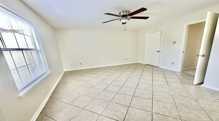 1304 Rosario St, Laredo, Texas 78040-8839, 2 Bedrooms Bedrooms, 4 Rooms Rooms,2 BathroomsBathrooms,Residential,For Rent,1304 Rosario St,20263703