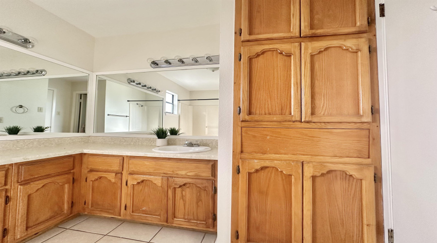 1304 Rosario St, Laredo, Texas 78040-8839, 2 Bedrooms Bedrooms, 4 Rooms Rooms,2 BathroomsBathrooms,Residential,For Rent,1304 Rosario St,20263703