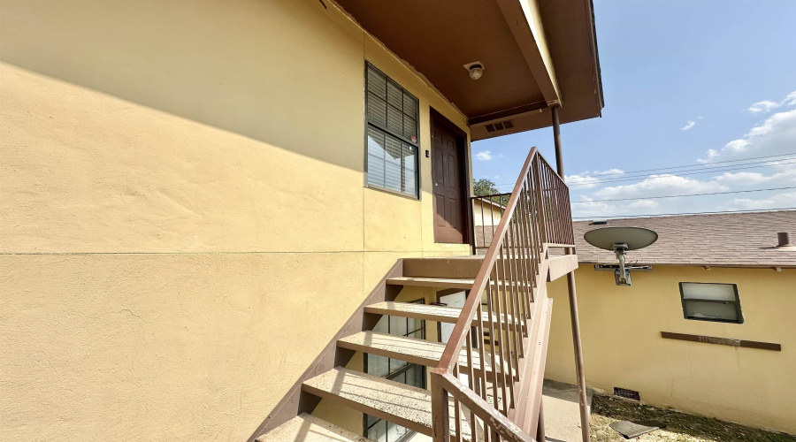 1304 Rosario St, Laredo, Texas 78040-8839, 2 Bedrooms Bedrooms, 4 Rooms Rooms,2 BathroomsBathrooms,Residential,For Rent,1304 Rosario St,20263703