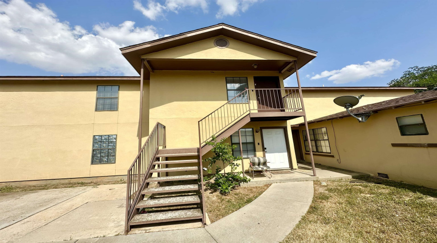 1304 Rosario St, Laredo, Texas 78040-8839, 2 Bedrooms Bedrooms, 4 Rooms Rooms,2 BathroomsBathrooms,Residential,For Rent,1304 Rosario St,20263703