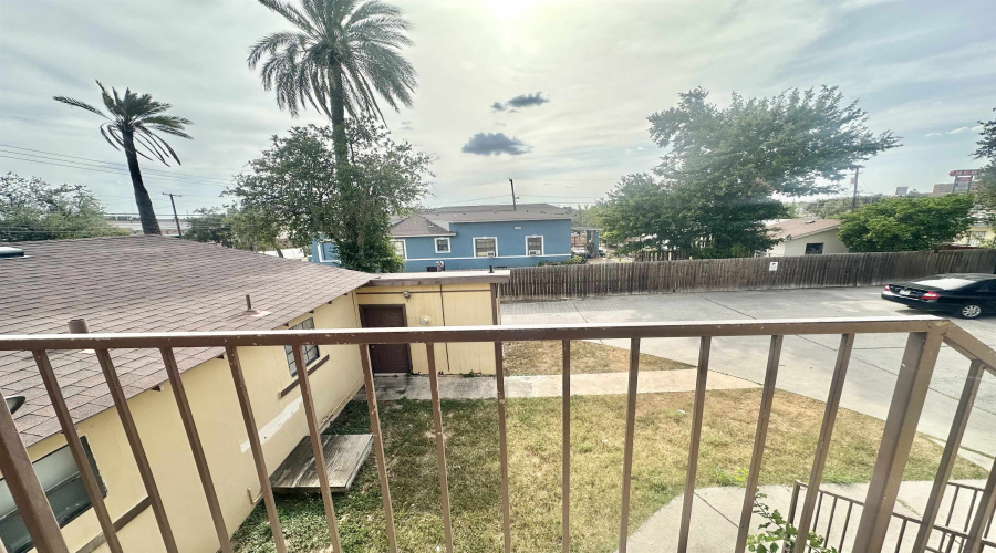 1304 Rosario St, Laredo, Texas 78040-8839, 2 Bedrooms Bedrooms, 4 Rooms Rooms,2 BathroomsBathrooms,Residential,For Rent,1304 Rosario St,20263703