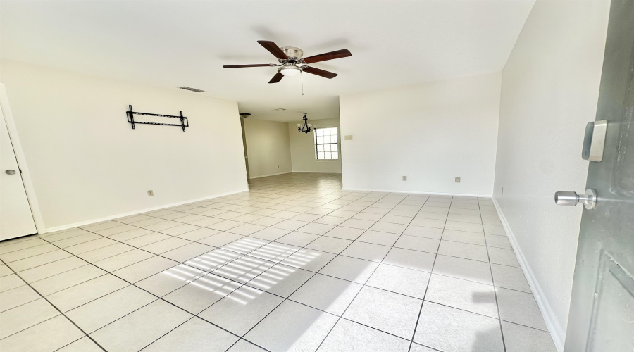 1304 Rosario St, Laredo, Texas 78040-8839, 2 Bedrooms Bedrooms, 4 Rooms Rooms,2 BathroomsBathrooms,Residential,For Rent,1304 Rosario St,20263703