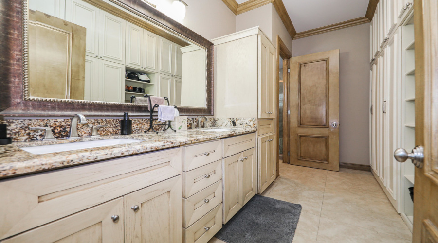 8413 Deer Ridge, Laredo, Texas 78045, 4 Bedrooms Bedrooms, 9 Rooms Rooms,4 BathroomsBathrooms,Residential,For Sale,8413 Deer Ridge,20263706