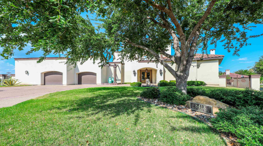 8413 Deer Ridge, Laredo, Texas 78045, 4 Bedrooms Bedrooms, 9 Rooms Rooms,4 BathroomsBathrooms,Residential,For Sale,8413 Deer Ridge,20263706