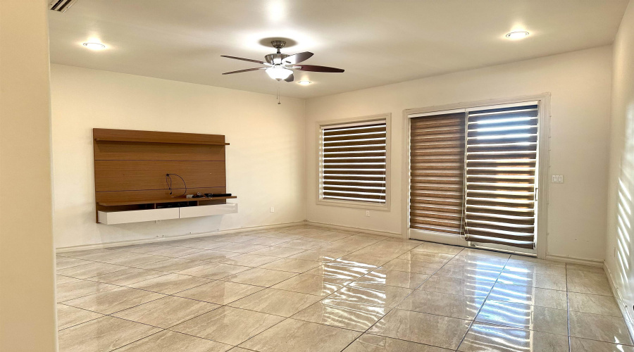 2110 Bermuda Dr, Laredo, Texas 78045, 3 Bedrooms Bedrooms, 7 Rooms Rooms,3 BathroomsBathrooms,Residential,For Rent,2110 Bermuda Dr,20263710