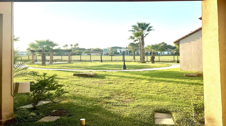 2110 Bermuda Dr, Laredo, Texas 78045, 3 Bedrooms Bedrooms, 7 Rooms Rooms,3 BathroomsBathrooms,Residential,For Rent,2110 Bermuda Dr,20263710