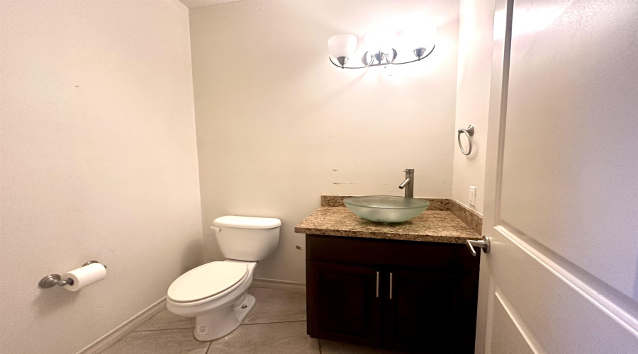 2110 Bermuda Dr, Laredo, Texas 78045, 3 Bedrooms Bedrooms, 7 Rooms Rooms,3 BathroomsBathrooms,Residential,For Rent,2110 Bermuda Dr,20263710