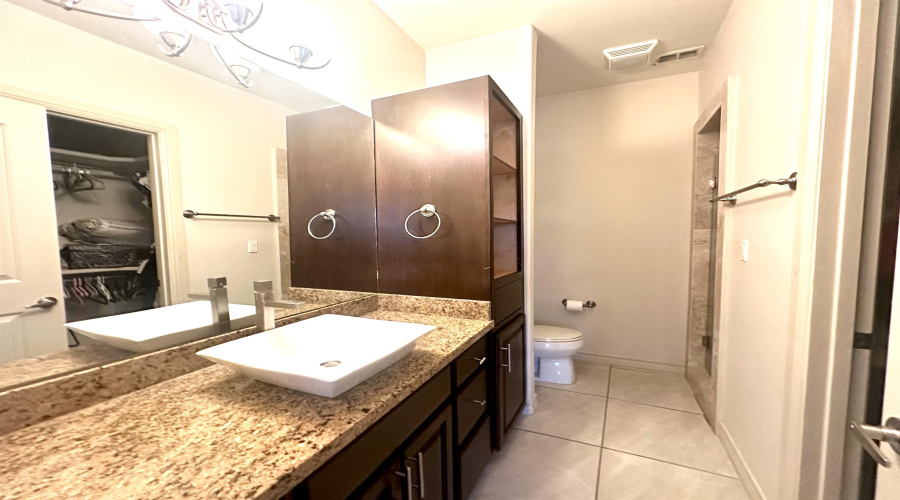 2110 Bermuda Dr, Laredo, Texas 78045, 3 Bedrooms Bedrooms, 7 Rooms Rooms,3 BathroomsBathrooms,Residential,For Rent,2110 Bermuda Dr,20263710