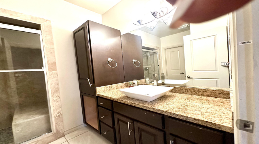 2110 Bermuda Dr, Laredo, Texas 78045, 3 Bedrooms Bedrooms, 7 Rooms Rooms,3 BathroomsBathrooms,Residential,For Rent,2110 Bermuda Dr,20263710