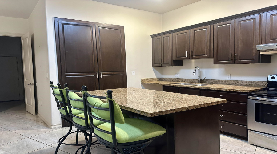 2110 Bermuda Dr, Laredo, Texas 78045, 3 Bedrooms Bedrooms, 7 Rooms Rooms,3 BathroomsBathrooms,Residential,For Rent,2110 Bermuda Dr,20263710