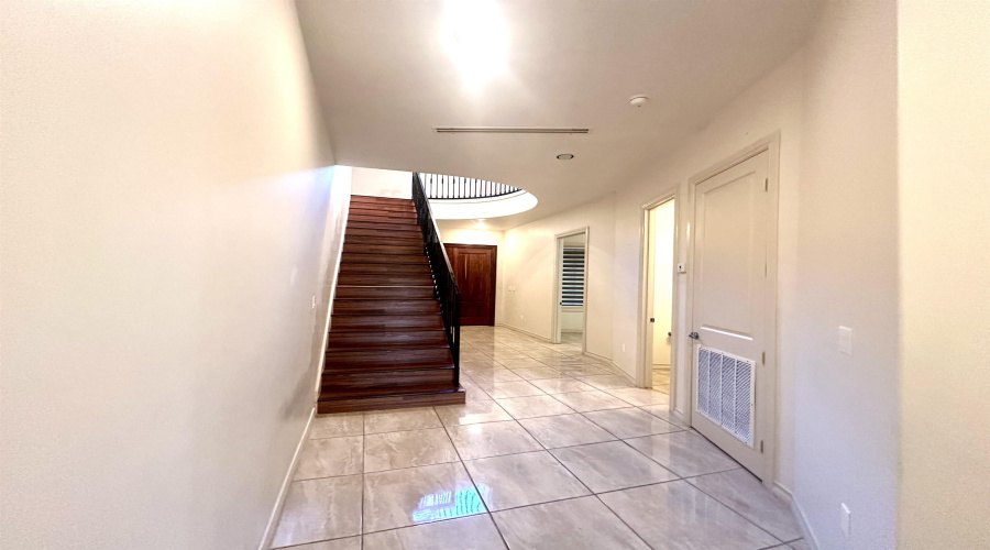 2110 Bermuda Dr, Laredo, Texas 78045, 3 Bedrooms Bedrooms, 7 Rooms Rooms,3 BathroomsBathrooms,Residential,For Rent,2110 Bermuda Dr,20263710