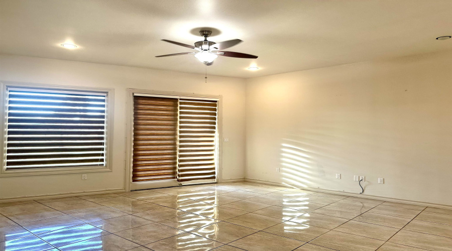 2110 Bermuda Dr, Laredo, Texas 78045, 3 Bedrooms Bedrooms, 7 Rooms Rooms,3 BathroomsBathrooms,Residential,For Rent,2110 Bermuda Dr,20263710