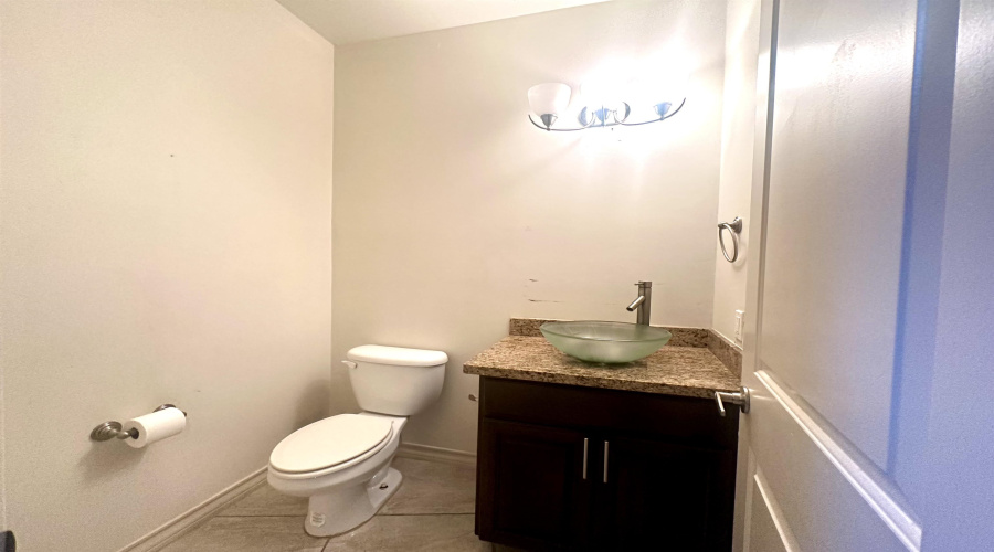 2110 Bermuda Dr, Laredo, Texas 78045, 3 Bedrooms Bedrooms, 7 Rooms Rooms,3 BathroomsBathrooms,Residential,For Rent,2110 Bermuda Dr,20263710