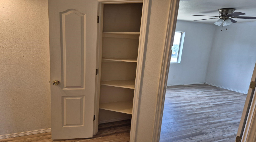 504 Campanario Ln, Laredo, Texas 78043-5103, 4 Bedrooms Bedrooms, 6 Rooms Rooms,2 BathroomsBathrooms,Residential,For Sale,504 Campanario Ln,20263711