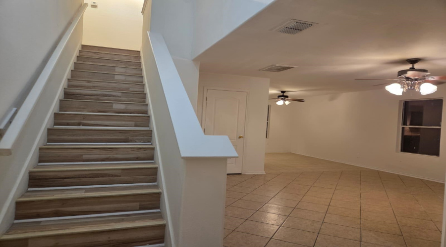 504 Campanario Ln, Laredo, Texas 78043-5103, 4 Bedrooms Bedrooms, 6 Rooms Rooms,2 BathroomsBathrooms,Residential,For Sale,504 Campanario Ln,20263711