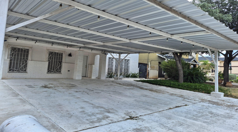 504 Campanario Ln, Laredo, Texas 78043-5103, 4 Bedrooms Bedrooms, 6 Rooms Rooms,2 BathroomsBathrooms,Residential,For Sale,504 Campanario Ln,20263711