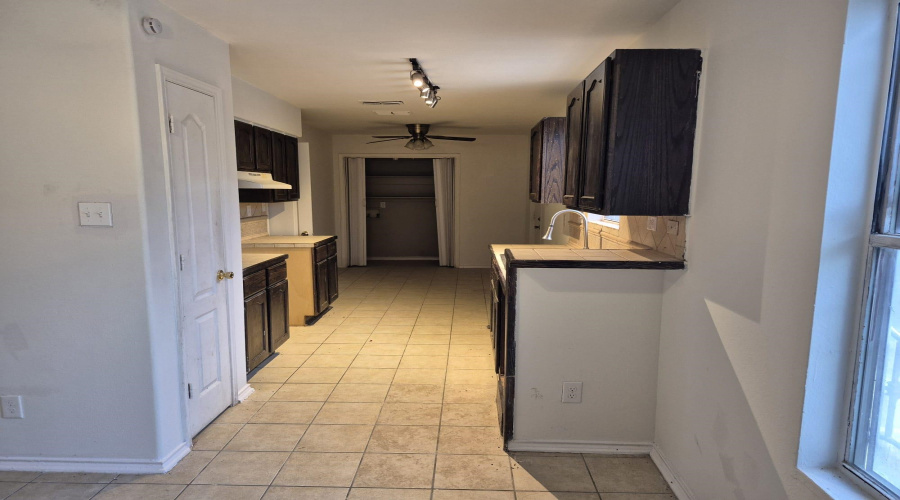 504 Campanario Ln, Laredo, Texas 78043-5103, 4 Bedrooms Bedrooms, 6 Rooms Rooms,2 BathroomsBathrooms,Residential,For Sale,504 Campanario Ln,20263711