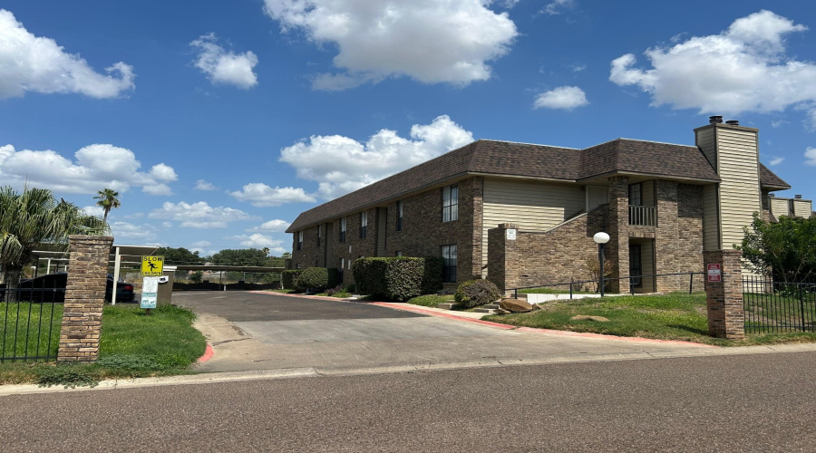 200 Martingale Ln, Laredo, Texas 78041, 2 Bedrooms Bedrooms, 5 Rooms Rooms,2 BathroomsBathrooms,Residential,For Rent,200 Martingale Ln,20263712