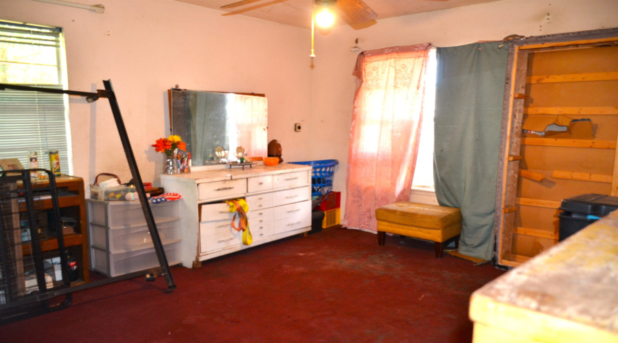 1310 N Tapeyste Ave, Laredo, Texas 78043-3340, 4 Bedrooms Bedrooms, 6 Rooms Rooms,2 BathroomsBathrooms,Residential,For Sale,1310 N Tapeyste Ave,20263713