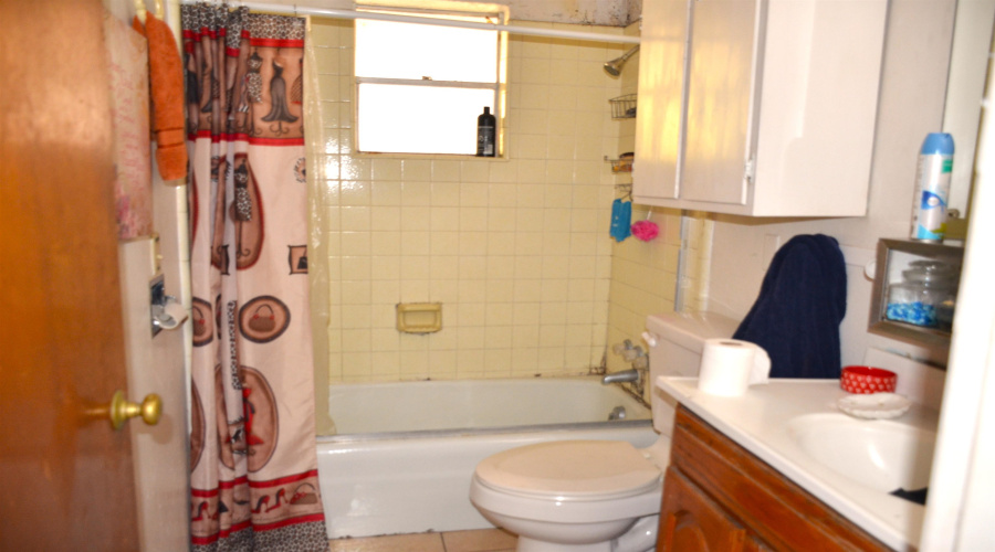 1310 N Tapeyste Ave, Laredo, Texas 78043-3340, 4 Bedrooms Bedrooms, 6 Rooms Rooms,2 BathroomsBathrooms,Residential,For Sale,1310 N Tapeyste Ave,20263713