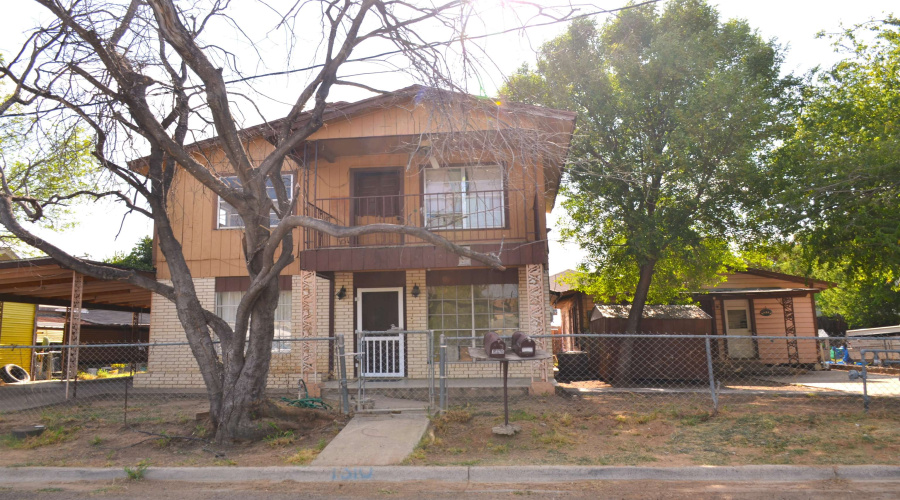 1310 N Tapeyste Ave, Laredo, Texas 78043-3340, 4 Bedrooms Bedrooms, 6 Rooms Rooms,2 BathroomsBathrooms,Residential,For Sale,1310 N Tapeyste Ave,20263713