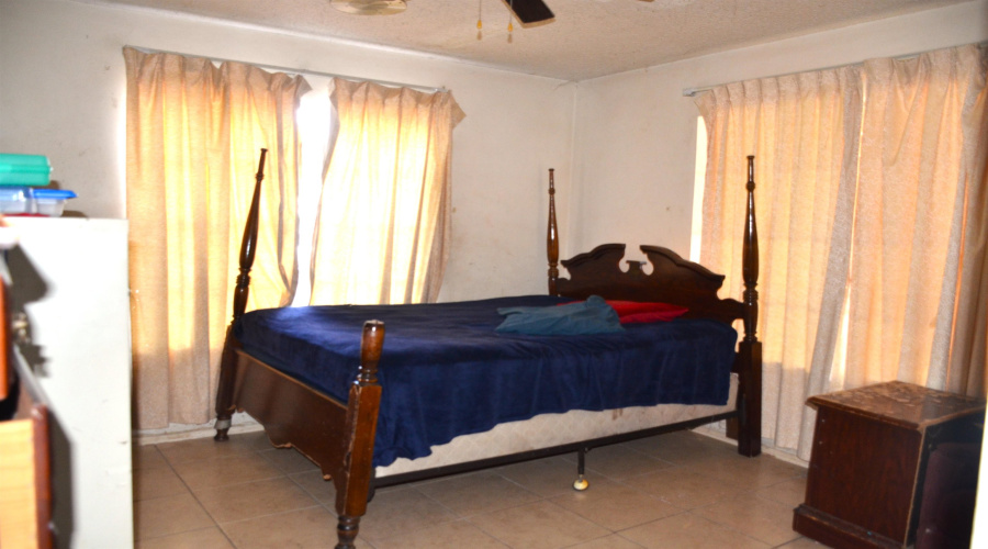 1310 N Tapeyste Ave, Laredo, Texas 78043-3340, 4 Bedrooms Bedrooms, 6 Rooms Rooms,2 BathroomsBathrooms,Residential,For Sale,1310 N Tapeyste Ave,20263713