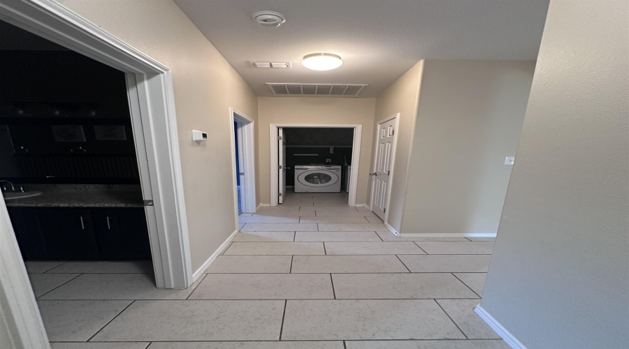 5519 Shorthorn Dr., Laredo, Texas 78046, 3 Bedrooms Bedrooms, 5 Rooms Rooms,2 BathroomsBathrooms,Residential,For Rent,5519 Shorthorn Dr.,20263714