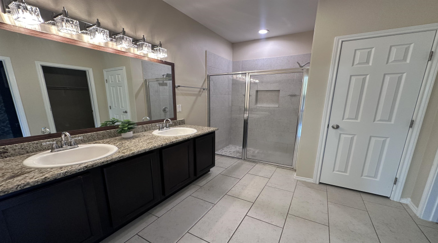 5519 Shorthorn Dr., Laredo, Texas 78046, 3 Bedrooms Bedrooms, 5 Rooms Rooms,2 BathroomsBathrooms,Residential,For Rent,5519 Shorthorn Dr.,20263714
