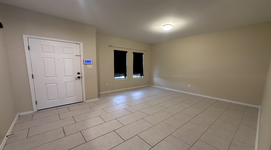 5519 Shorthorn Dr., Laredo, Texas 78046, 3 Bedrooms Bedrooms, 5 Rooms Rooms,2 BathroomsBathrooms,Residential,For Rent,5519 Shorthorn Dr.,20263714