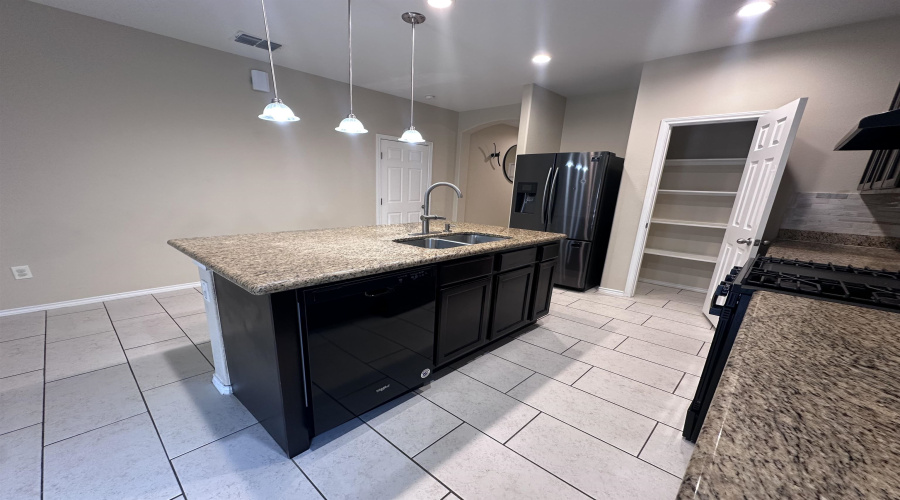 5519 Shorthorn Dr., Laredo, Texas 78046, 3 Bedrooms Bedrooms, 5 Rooms Rooms,2 BathroomsBathrooms,Residential,For Rent,5519 Shorthorn Dr.,20263714