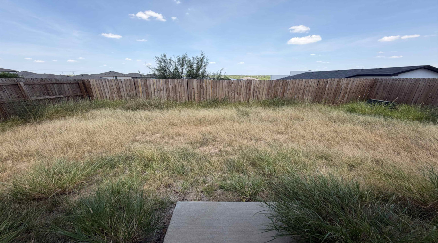 5505 Lone Star Loop, Laredo, Texas 78046, 4 Bedrooms Bedrooms, 6 Rooms Rooms,2 BathroomsBathrooms,Residential,For Sale,5505 Lone Star Loop,20263715