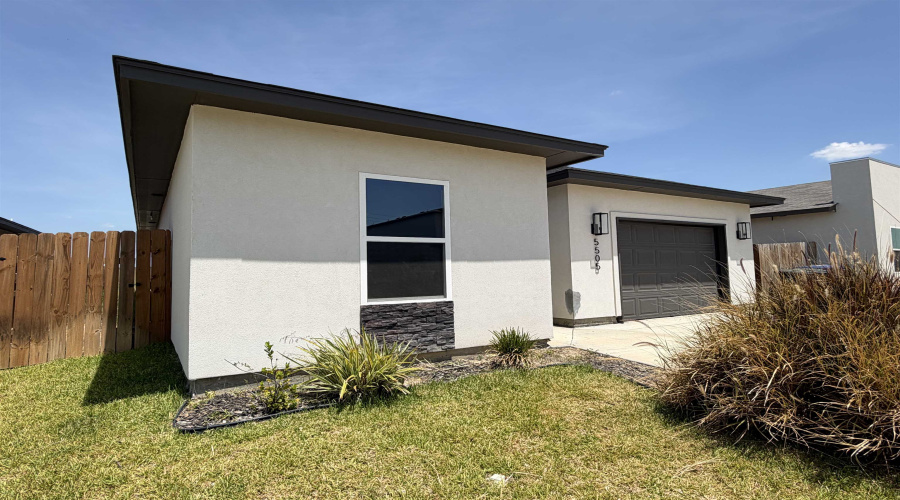 5505 Lone Star Loop, Laredo, Texas 78046, 4 Bedrooms Bedrooms, 6 Rooms Rooms,2 BathroomsBathrooms,Residential,For Sale,5505 Lone Star Loop,20263715