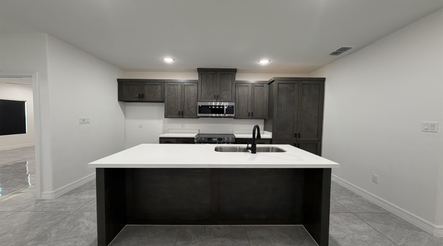 5505 Lone Star Loop, Laredo, Texas 78046, 4 Bedrooms Bedrooms, 6 Rooms Rooms,2 BathroomsBathrooms,Residential,For Sale,5505 Lone Star Loop,20263715