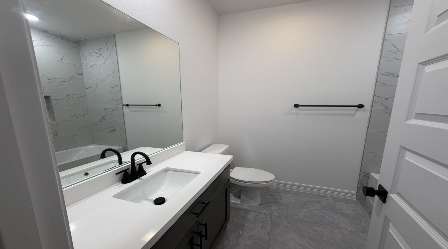 5505 Lone Star Loop, Laredo, Texas 78046, 4 Bedrooms Bedrooms, 6 Rooms Rooms,2 BathroomsBathrooms,Residential,For Sale,5505 Lone Star Loop,20263715