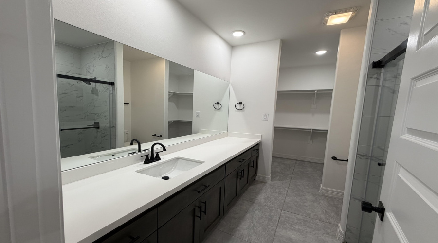 5505 Lone Star Loop, Laredo, Texas 78046, 4 Bedrooms Bedrooms, 6 Rooms Rooms,2 BathroomsBathrooms,Residential,For Sale,5505 Lone Star Loop,20263715
