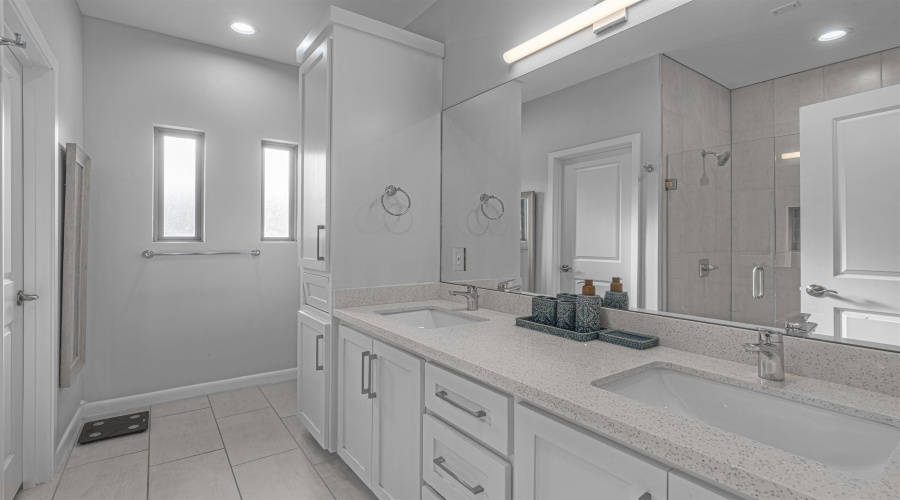 1414 El Caporal Dr., Laredo, Texas 78046, 3 Bedrooms Bedrooms, 5 Rooms Rooms,2 BathroomsBathrooms,Residential,For Sale,1414 El Caporal Dr.,20263716