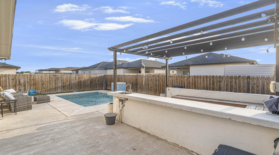 1414 El Caporal Dr., Laredo, Texas 78046, 3 Bedrooms Bedrooms, 5 Rooms Rooms,2 BathroomsBathrooms,Residential,For Sale,1414 El Caporal Dr.,20263716