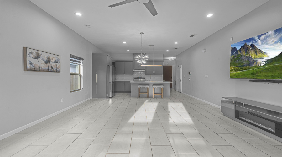1414 El Caporal Dr., Laredo, Texas 78046, 3 Bedrooms Bedrooms, 5 Rooms Rooms,2 BathroomsBathrooms,Residential,For Sale,1414 El Caporal Dr.,20263716