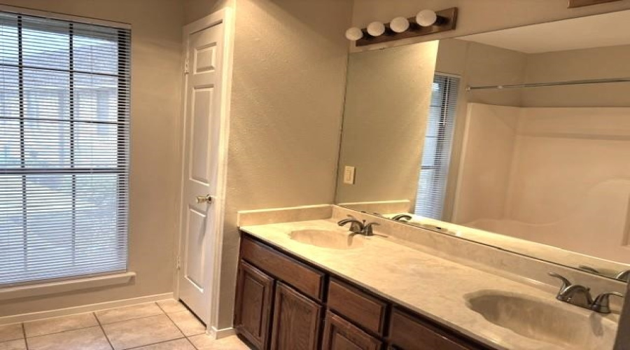 200 Martingale Ln, Laredo, Texas 78041, 2 Bedrooms Bedrooms, 4 Rooms Rooms,2 BathroomsBathrooms,Residential,For Rent,200 Martingale Ln,20263718