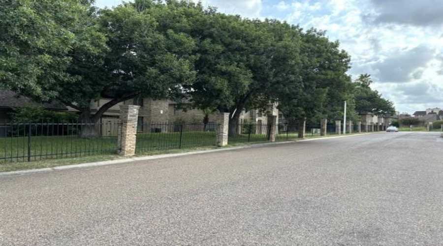 200 Martingale Ln, Laredo, Texas 78041, 2 Bedrooms Bedrooms, 4 Rooms Rooms,2 BathroomsBathrooms,Residential,For Rent,200 Martingale Ln,20263718
