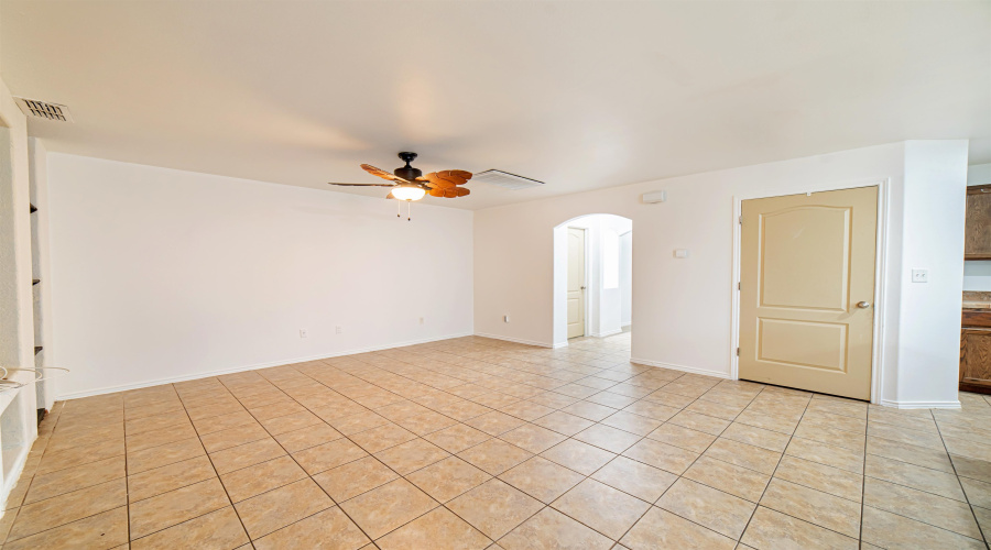 3727 Jose C Santos Dr, Laredo, Texas 78046, 4 Bedrooms Bedrooms, 7 Rooms Rooms,2 BathroomsBathrooms,Residential,For Sale,3727 Jose C Santos Dr,20263719