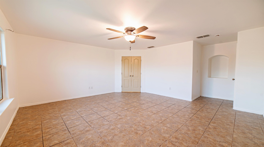 3727 Jose C Santos Dr, Laredo, Texas 78046, 4 Bedrooms Bedrooms, 7 Rooms Rooms,2 BathroomsBathrooms,Residential,For Sale,3727 Jose C Santos Dr,20263719