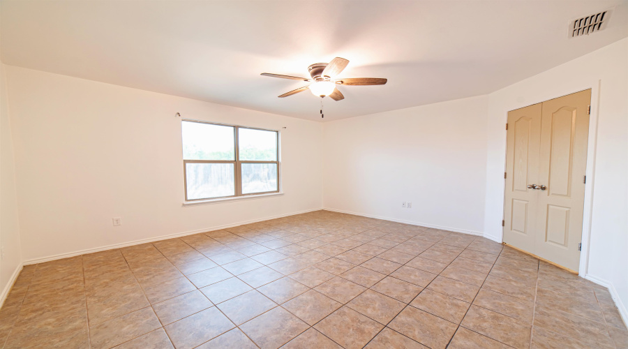3727 Jose C Santos Dr, Laredo, Texas 78046, 4 Bedrooms Bedrooms, 7 Rooms Rooms,2 BathroomsBathrooms,Residential,For Sale,3727 Jose C Santos Dr,20263719
